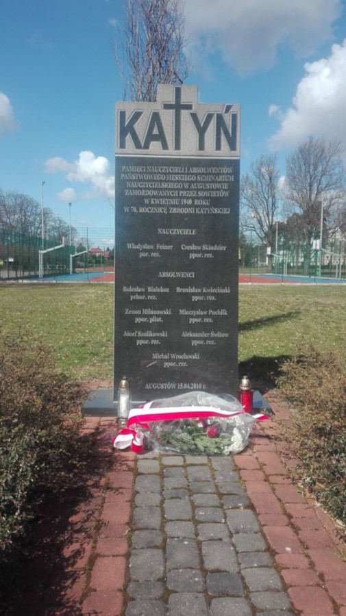 zdjęcie pomnika pamięci ofiar zbrodni katyńskiej