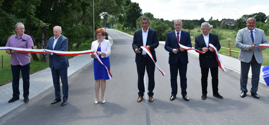 Uroczyste otwarcie przebudowanych odcinków dróg powiatowych w gminie Nowinka