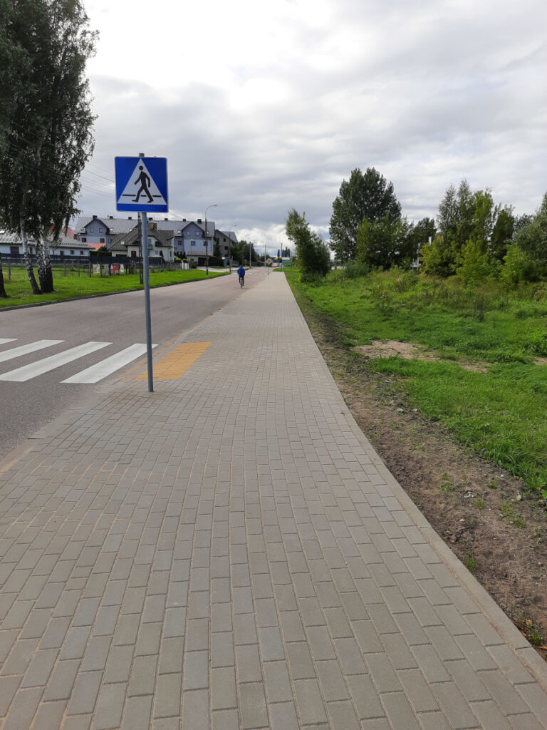 Nowo wybudowany chodnik przy ul. Wypusty w Augustowie - fot. 2