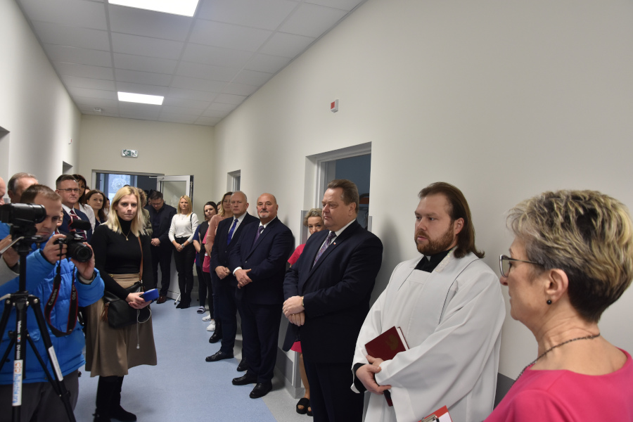 Na zdjęciu uczestnicy uroczystego otwarcia nowego oddziału w Samodzielnym Publicznym Zespole Zakładów Opieki Długoterminowej w Augustowie