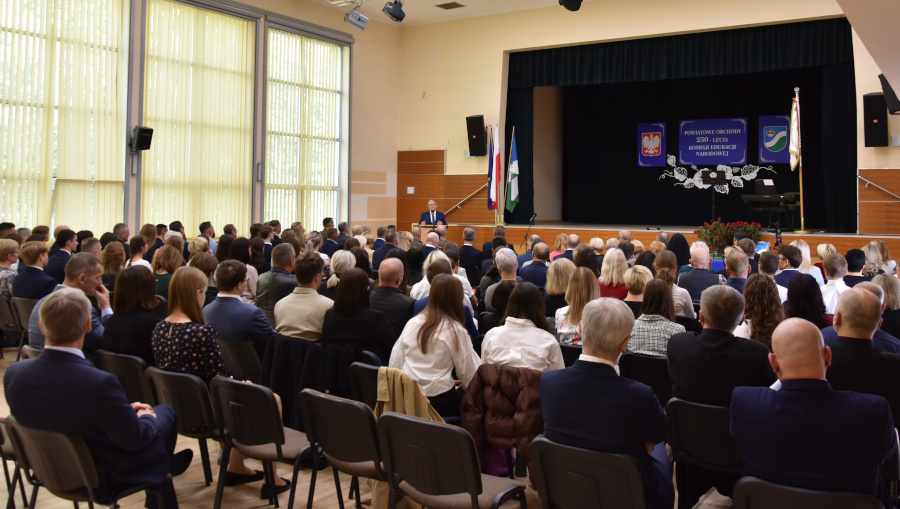 Przemówienie Starosty J. Szlaszyńskiego podczas obchodów Dnia Edukacji Narodowej w Augustowskim Centrum Edukacyjnym